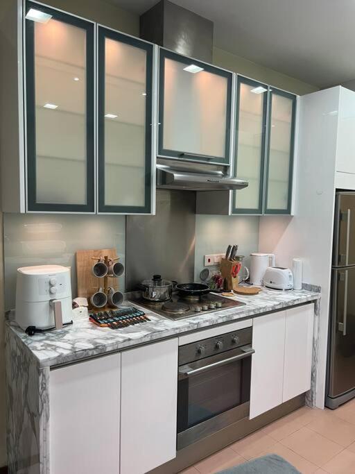 2Beds Seaview Straits Quay Comes With Carpark And Hothub Bagan Jermal ภายนอก รูปภาพ